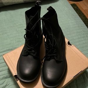 Dr. Martens Pascal US W10